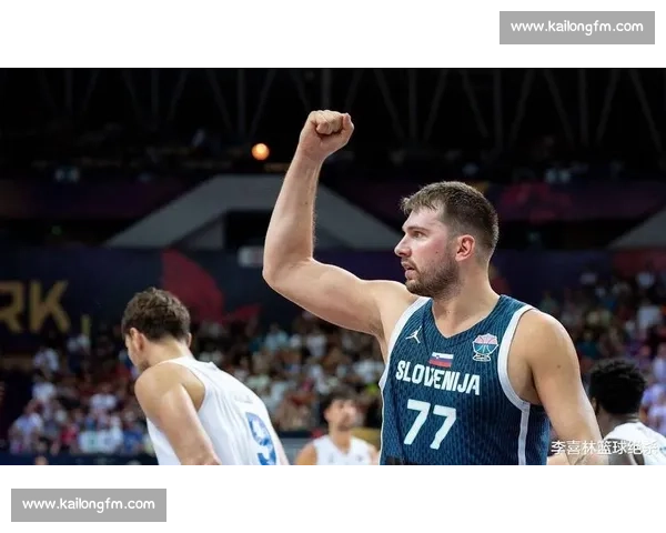 东契奇板凳席写意三分入网 天赋与苦练的完美注脚